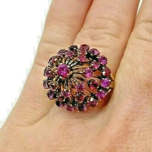 Lab Created Rubin Prinzessin Kuppel Cluster Ring Set in 18K Gelbgold Größe 7 - Bild 1 von 10