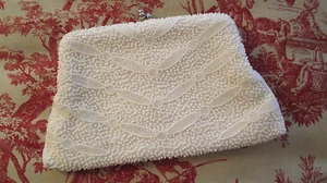 VINTAGE 1960's MAGID, NY HAND BEADED CLUTCH BAG ~ FEMININE DRAPING NECKLACE DSGN - Picture 1 of 8