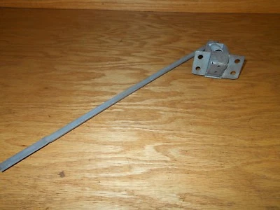 Nuevo de Lote Antiguo Cubierta Inferior/Tapa del Maletero Cierre Izquierdo 1951 Kaiser Special & Deluxe 6, 2 y 4 Puertas Foto 1 de 4