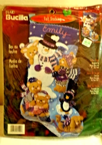 2001 KARIERTER BUCILLA VERSIEGELTER FILZ WEIHNACHTSSTRUMPF SET SCHNEETAGE SCHNEEMANN BÄREN - Bild 1 von 3