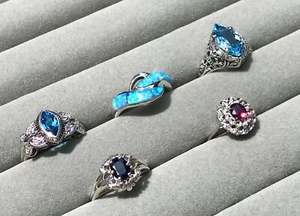 SET BESTEHEND AUS 5 BUNTEN MASSIVEN SILBERRINGEN OPAL AQUA GRANAT TOPAS ONYX GRÖSSE 5,25 - 7,5 - Bild 1 von 8