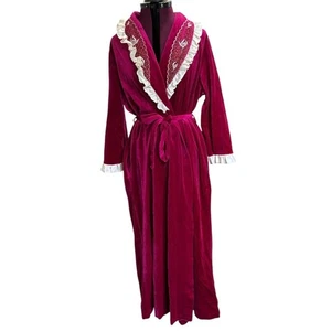 Eleganter Damenmantel Patrica 60er Jahre fuchsia Samt mit weißer bestickter Spitze  - Bild 1 von 12