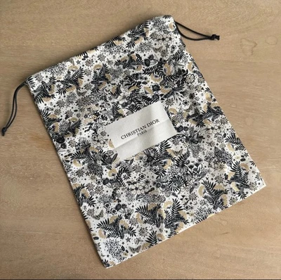 Christian Dior Edición Limitada Bolso con Cordón Bolsa 28 x 23,5 cm PCA Vacaciones 2021 Foto 1 de 4