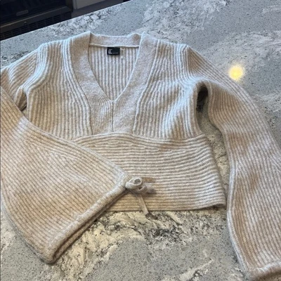 Love Token Love Token bege gola V creme gola V tamanho P - Imagem 1 de 4