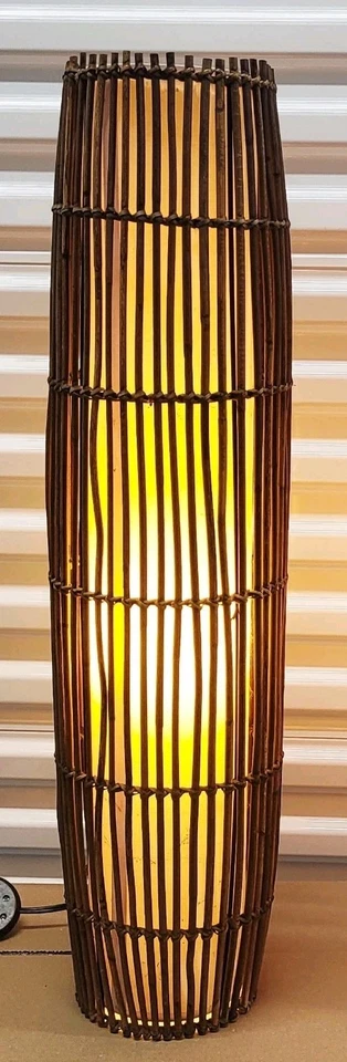 Lámpara de pie de mediados de siglo de ratán-bambú-lino, estilo Franco Albini de los años 60 Foto 1 de 4