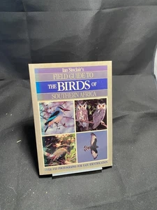 Field Guide to Birds of Southern Africa by Ian Sinclair (1987, Trade Paperback) - Bild 1 von 1