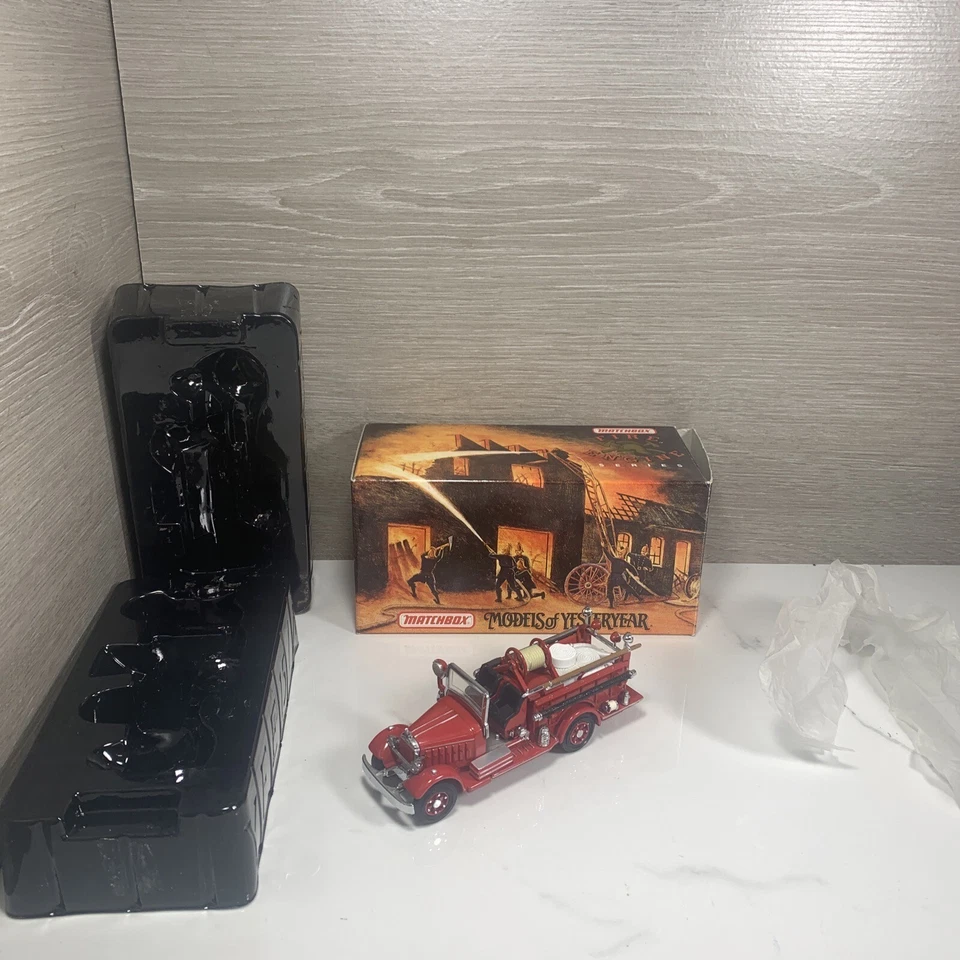 Modelos Matchbox de camión de bomberos de antaño serie 1935 Mack AB camión de bomberos YFE15 Foto 1 de 4