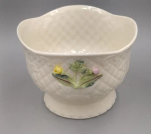 BELLEEK POTTERY Cesta Floral Trébol Votivo Candelabro Plato Cuenco IRLANDA - Imagen 1 de 14