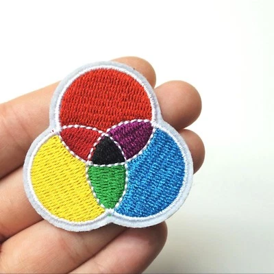 Parche modelo rueda color primario y secundario, bordado para planchar/coser, artista Foto 1 de 2