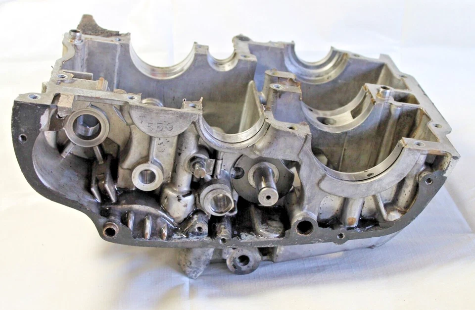 Yamaha XS2 XS1 TX650 1972 cárter inferior medio 306-15100-03-00 Foto 1 de 4