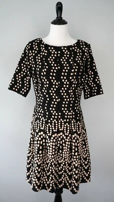 Vestido GABBY SKYE Negro Tostado Lunares Manga Corta Plisado Ajuste Acampanado Línea A Talla 10 Foto 1 de 4