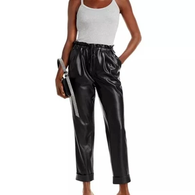 Pantalones bolsa de papel recortados negros de cuero vegano Alice + Olivia Lilliana Foto 1 de 4