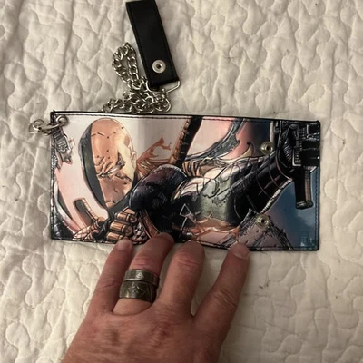 Marvel Faux. Cartera de cuero con cadena. Foto 1 de 3