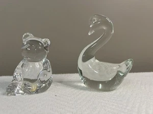 Lote de 2 estatuillas de oso de peluche y cisne de cristal de plomo pisapapeles vidrio transparente - Imagen 1 de 3