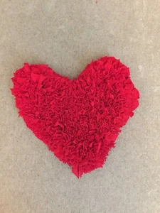 ❤️ Beautiful LOVE Heart ❤️ Small RED Shaped hand made Rug : Size 40 cm x 36  - Picture 1 of 10