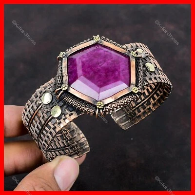 Brazalete de compromiso Art Deco envuelto en alambre de cumpleaños piedra rubí cachemira hexagonal de cobre Foto 1 de 4