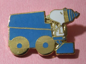 Snoopy Zambonie  Vintage Pin 1958 United Quantasia - Picture 1 of 2