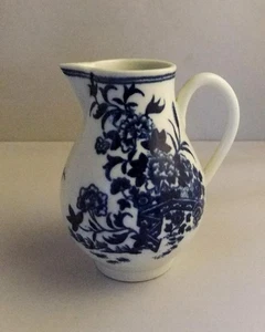 Jarra de pico de gorrión de porcelana Worcester: patrón de valla azul y blanco, marca de media luna - Imagen 1 de 9