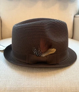 Lazo para mujer NINE WEST marrón oscuro con múltiples plumas estilo Fedora #1754 nuevo con etiquetas - Imagen 1 de 2