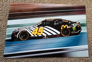 PÓSTER BRILLANTE TYLER REDDICK 2023 #45 MCDONALDS TOYOTA RACING ON TRACK 13X19 #W3 - Imagen 1 de 1