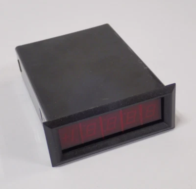 METERMASTER 58106 DIGITAL PANEL METER 4 DIGIT 7 SEGMENT DISPLAY In 5Vdc - Image 1 of 4