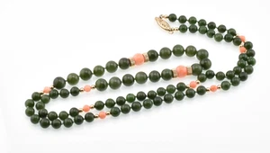 Collar Graduado Jade (Nefrita) y Coral Oro Amarillo 14k Cierre y Acentos 29" - Imagen 1 de 3