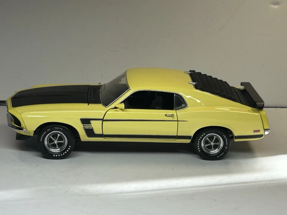 Franklin Mint Ford Boss 302 Mustang Yellow 1:24 Die Cast B11WH07 - Image 1 of 4