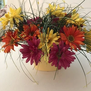 Southern Living At Home Arrange-It-Easy Vase Flower Frog Lid W/Gerber Daisies - Picture 1 of 4