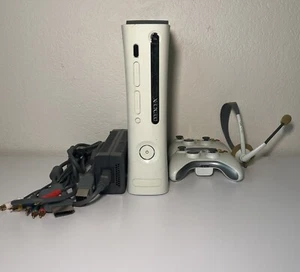 Microsoft Xbox 360 White Console/Controllers/Headset for Parts - Picture 1 of 15