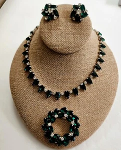 Vtg Kramer Green & Crystal Necklace Earrings & Brooch on Silver Tone - Imagen 1 de 24