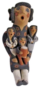 Jemez Handmade Clay Storyteller Figurine 3 Children (SKU# 2342) - Bild 1 von 5