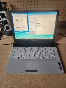 Sony VAIO VGN-FS480/W Pentium M 1.73GHz 512MB RAM 100GB HDD XP Home - Picture 1 of 7