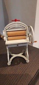 1:12 dollshouse metal mangle (non-working) vintage laundry press - Picture 1 of 2