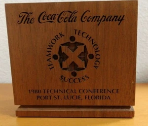 Raro juego de posavasos de Coca Cola botella o secador de vidrio grabado con láser 1980 usado en excelente estado - Imagen 1 de 12