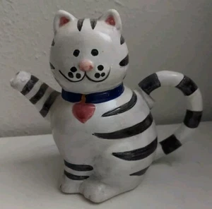 Tetera artesanal para gato a rayas blancas y negras de cerámica Oriental Trading Company - Imagen 1 de 2