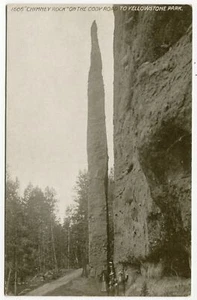 "Chimney Rock" on the Road to Yellowstone Park HTT Co. 1686 Circa 1920 - Bild 1 von 2