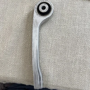 2017-2023 AUDI A4 Q5 B9 - REAR Stabilizer / SWAY BAR END LINK 8W0505465B - Picture 1 of 5