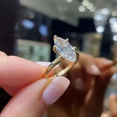 Anillo de compromiso solitario enchapado en oro amarillo de 14k de corte marquesa de 2,50 quilates creado en laboratorio Foto 1 de 4