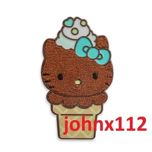 Pin de cono de helado SDCC 2025 KidRobot Hello Kitty ¡CHOCOLATE FLOCADO xx/300! - Imagen 1 de 1