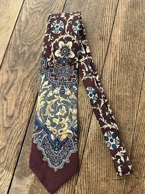 Via Veneto Men's Tie Hand Tailored 100% Silk  57.5 In Length - Image 1 of 2