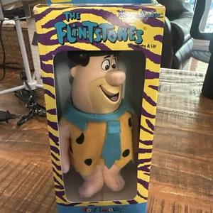 "Los Picapiedra Fred 6"" Peluche con vinilo y juguete de peluche NUEVO EN CAJA ERROR ETIQUETA DE NOMBRE ERROR" - Imagen 1 de 2