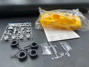 MONOGRAM Yellow 1985 Ford Thunderbird NASCAR DONOR KIT 1/24 McM - Picture 1 of 3