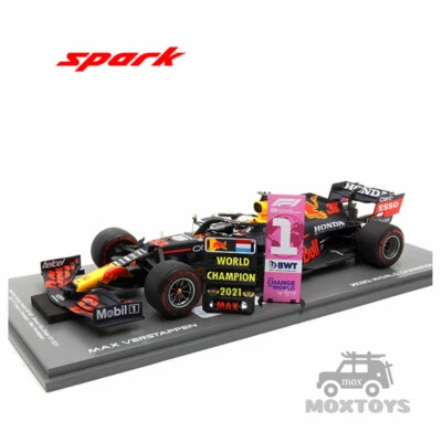 Spark 1:18 F1 2021 RedBull  RB16B No33 Winner Abu Dhabi With No.1 Board - Image 1 of 4
