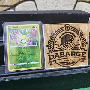 Pokemon Juego de Cartas Coleccionables Petilil 015/189 Resplandor Astral Holo Inverso - Imagen 1 de 2
