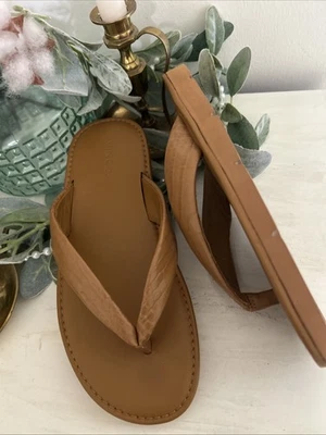 Sandalia Vince Olexa Mujer 8.5 M Cuero Marrón Chanclas Planas Sin Cordones Fiesta Resort Foto 1 de 4