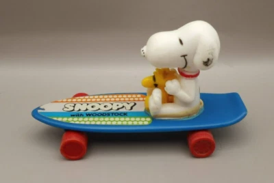 Aviva Snoopy 1972 con Woodstock en monopatín azul United Feature Syndicate Inc Foto 1 de 3