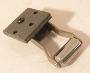LIONEL PART - SINGLE COLLECTOR ROLLER (LARGE) - NEW- SR123 - Picture 1 of 2