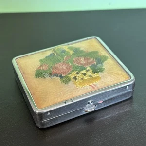 Cesta Floral Vintage Compacta - Estuche de Tocador Bordado a Mano - Imagen 1 de 7