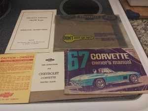 1967 ORIGINAL 1ST EDITION CORVETTE OWNERS MANUAL WITH 1/2 NEWS CARD/ORG BAG ECT - Picture 1 of 5