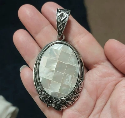 Большой овальный кулон из перламутра - Изображение 1 из 4